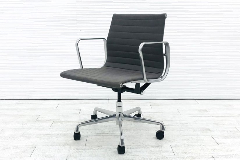 イームズ アルミナムグループ アルミナムチェア  中古 ハーマンミラー 中古オフィス家具 Herman Miller ブラウン系色 正規品画像