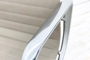 イームズ アルミナムグループ アルミナムチェア  中古 ハーマンミラー 中古オフィス家具 Herman Miller ベージュ系色 正規品画像