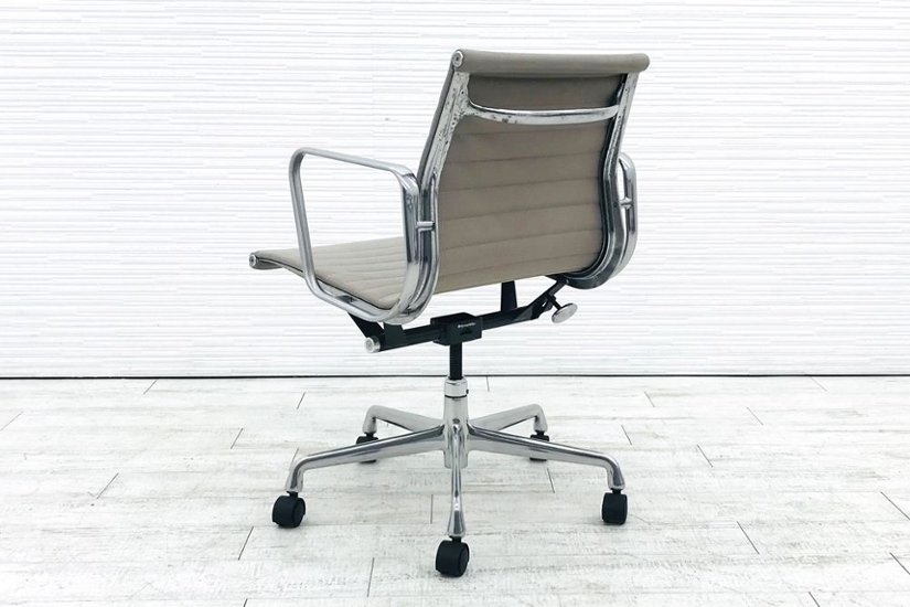 イームズ アルミナムグループ アルミナムチェア  中古 ハーマンミラー 中古オフィス家具 Herman Miller ベージュ系色 正規品画像