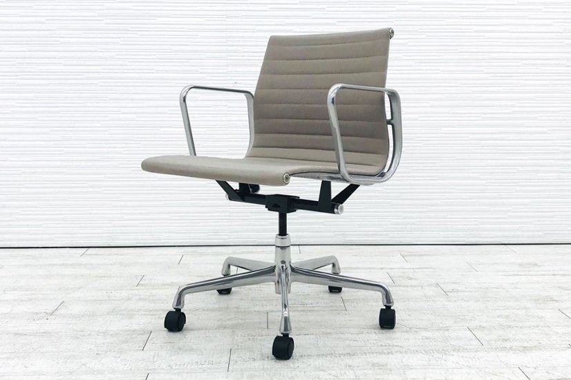 イームズ アルミナムグループ アルミナムチェア  中古 ハーマンミラー 中古オフィス家具 Herman Miller ベージュ系色 正規品画像