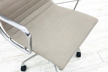 イームズ アルミナムグループ アルミナムチェア  中古 ハーマンミラー 中古オフィス家具 Herman Miller ベージュ系色 正規品画像