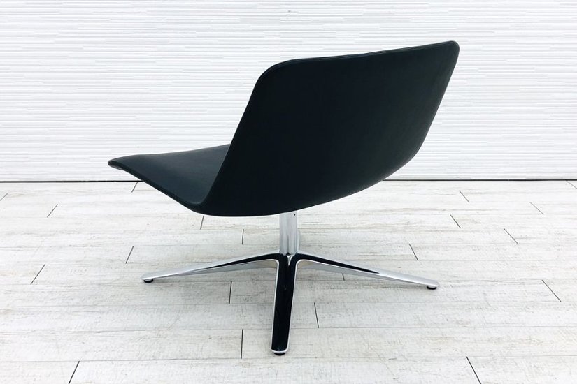 カッシーナ スリムラウンジ 中古 Cassina IXC. ミーティングチェア ラウンジチェア レザー 中古オフィス家具 ブラック画像