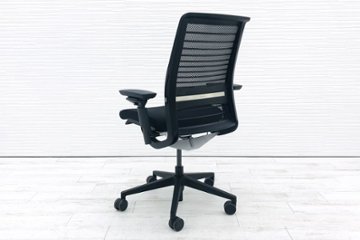 スチールケース シンクチェア 2017年製 中古 ブラック クッション メッシュ Steelcase Think 可動肘 中古オフィス家具 465A300画像