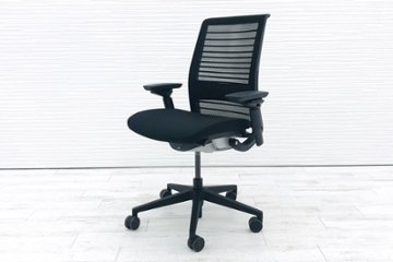 スチールケース シンクチェア 2017年製 中古 ブラック クッション メッシュ Steelcase Think 可動肘 中古オフィス家具 465A300画像