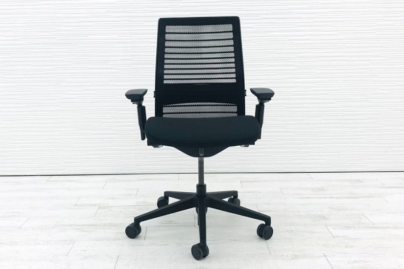 スチールケース シンクチェア 2017年製 中古 ブラック クッション メッシュ Steelcase Think 可動肘 中古オフィス家具 465A300画像