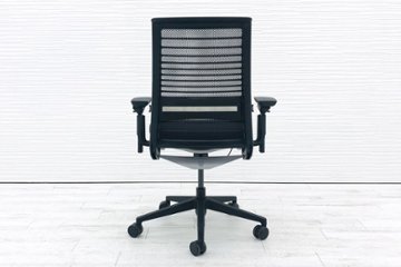 スチールケース シンクチェア 2017年製 中古 ブラック クッション メッシュ Steelcase Think 可動肘 中古オフィス家具 465A300画像