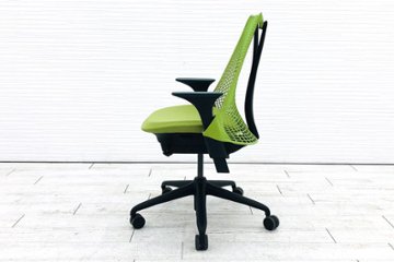 セイルチェア 2020年製 中古 ハーマンミラー ミドルバックメッシュ SAYL Chairs デザインチェア 中古オフィス家具 可動肘 グリーン画像