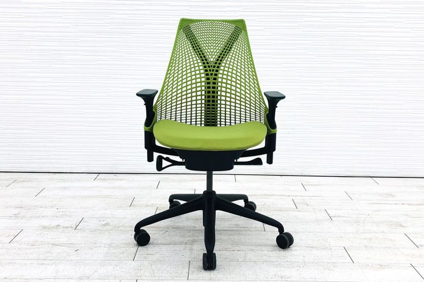 セイルチェア 2020年製 中古 ハーマンミラー ミドルバックメッシュ SAYL Chairs デザインチェア 中古オフィス家具 可動肘 グリーン画像