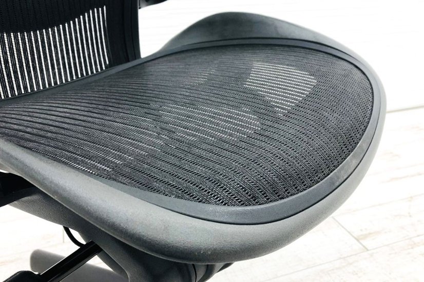 ハーマンミラー アーロンチェア 中古 Bサイズ ライト ランバーサポートメッシュ Herman Miller 中古オフィス家具 肘ダイヤルタイプ画像