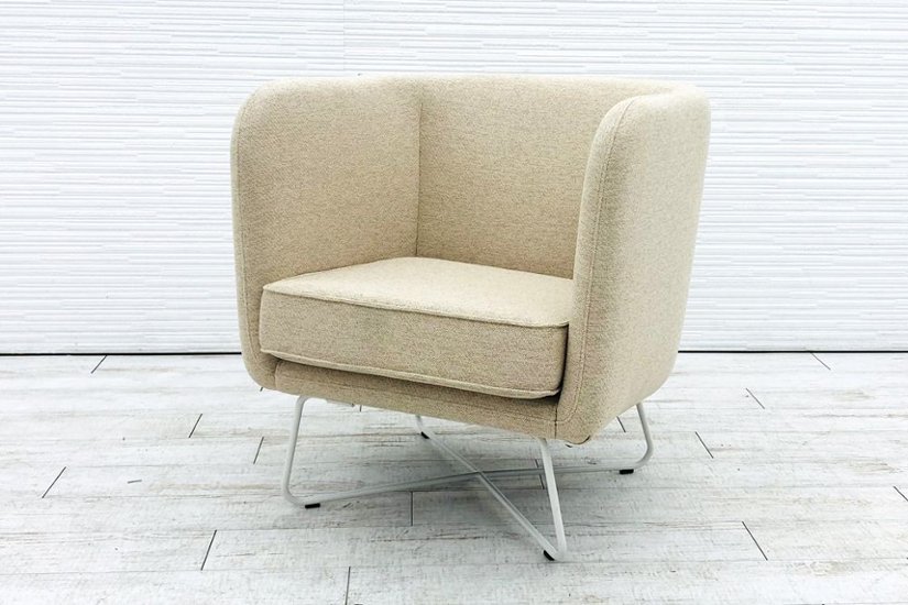 【未使用品】 ノール Knoll ロックウェル アンスクリプテッド プチクラブチェア 中古 多目的チェア 中古オフィス家具 ファブリック ベージュ系色画像