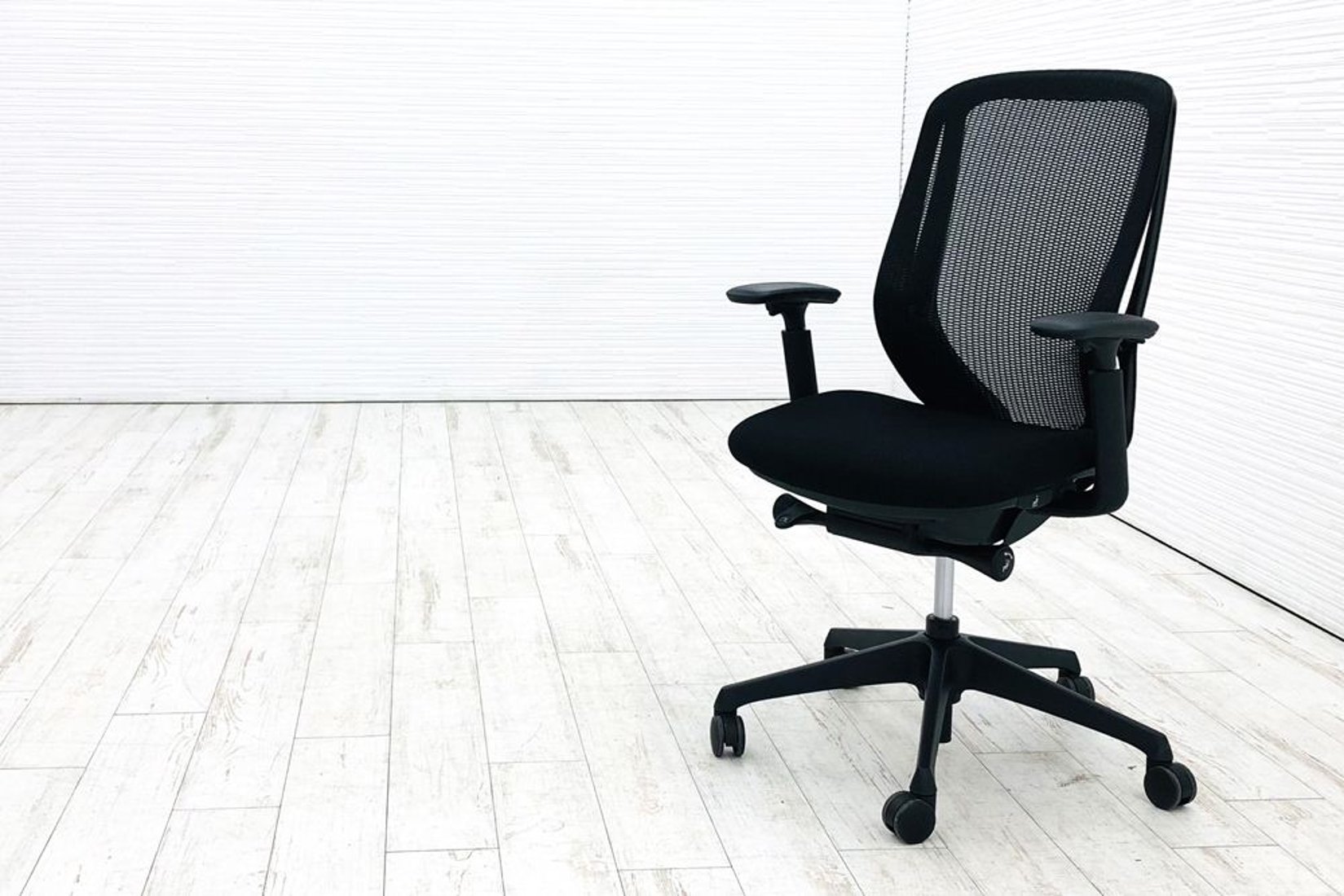 オカムラ フルーエント ハイバック 肘なし ブラック 2017年製 すぼめ 