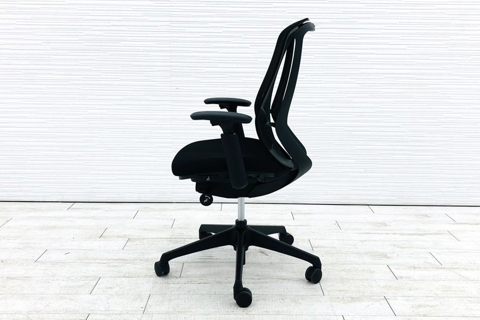 オカムラ シルフィーチェア 中古 2016年製 ハイバック 可動肘 Sylphy  