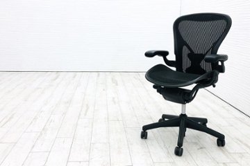 ハーマンミラー アーロンチェア Bサイズ 中古 固定肘 ポスチャーフィット メッシュ Herman Miller Aeron Chairsr 中古オフィス家具の画像