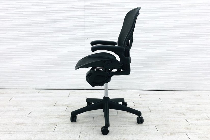 ハーマンミラー アーロンチェア Bサイズ 中古 固定肘 ポスチャーフィット メッシュ Herman Miller Aeron Chairsr 中古オフィス家具画像