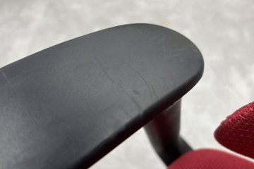 イトーキ エフチェア 中古 2017年製 クッション 固定肘 事務椅子 ITOKI 中古オフィス家具 KF-370JBH-T1M4 レッド画像