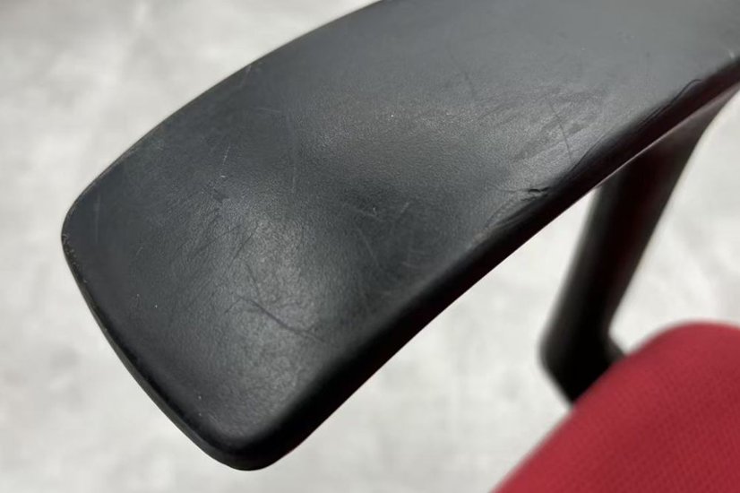 イトーキ エフチェア 中古 2017年製 クッション 固定肘 事務椅子 ITOKI 中古オフィス家具 KF-370JBH-T1M4 レッド画像