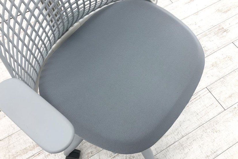 セイルチェア 2017年製 中古 ハーマンミラー ミドルバックメッシュ SAYL Chairs デザインチェア 中古オフィス家具 可動肘 グレー画像