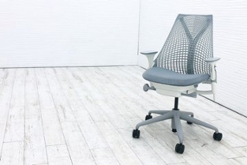 セイルチェア 2017年製 中古 ハーマンミラー ミドルバックメッシュ SAYL Chairs デザインチェア 中古オフィス家具 可動肘 グレーの画像