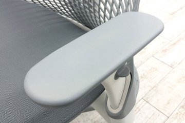 セイルチェア 2017年製 中古 ハーマンミラー ミドルバックメッシュ SAYL Chairs デザインチェア 中古オフィス家具 可動肘 グレー画像