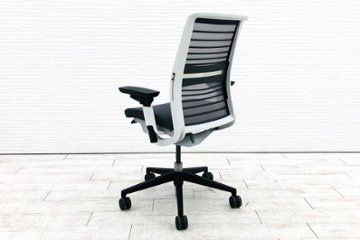 スチールケース シンクチェア 2018年製 中古 クッション メッシュ Steelcase Think 可動肘 中古オフィス家具 465A300 ニッケル画像