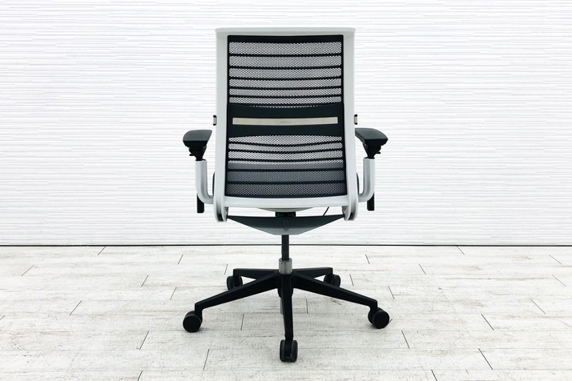 スチールケース シンクチェア 2018年製 中古 クッション メッシュ Steelcase Think 可動肘 中古オフィス家具 465A300 ニッケル画像