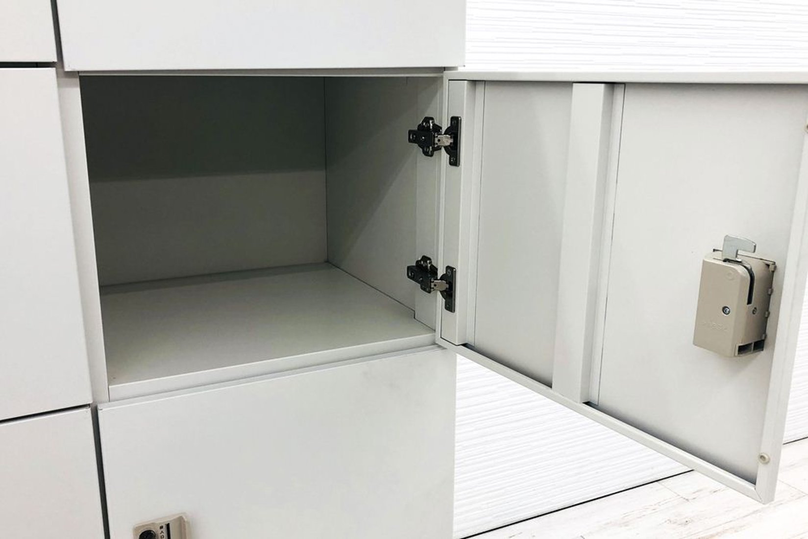 コイン式ロッカー コインリターン式ロッカー 100円リターン式 中古 未使用品 豊国工業 10人用ロッカー 中古オフィス家具 シリンダー錠  900/455/1800｜創作品モール あるる