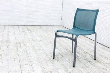 カッシーナ Cassina アリアス Alias メッシュ ミーティングチェア デザインチェア 中古オフィス家具 ブルー系色の画像