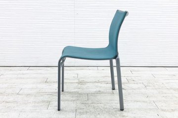 カッシーナ Cassina アリアス Alias メッシュ ミーティングチェア デザインチェア 中古オフィス家具 ブルー系色画像