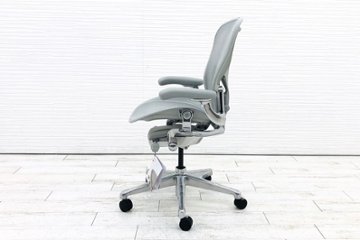 【未使用展示品】 ハーマンミラー アーロンチェア リマスタード Bサイズ フル装備 中古 Herman Miller 中古オフィス家具 ミネラルカラー ポリッシュドアルミニウムベース画像