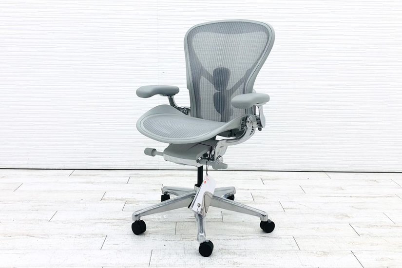 【未使用展示品】 ハーマンミラー アーロンチェア リマスタード Bサイズ フル装備 中古 Herman Miller 中古オフィス家具 ミネラルカラー ポリッシュドアルミニウムベース画像