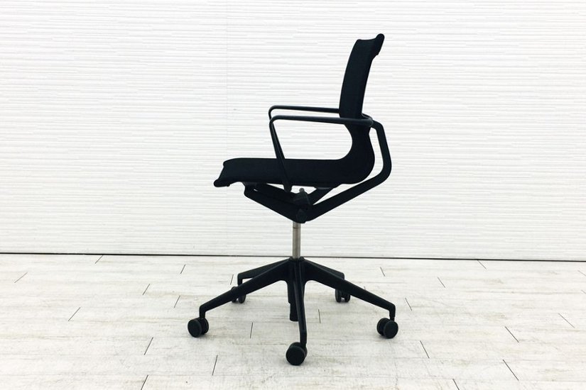 ヴィトラ フィジックスチェア 中古 2018年製 Vitra Physix 肘付 中古オフィス家具 メッシュ アルベルト・メダ ブラック画像