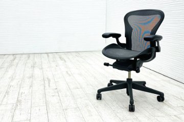 アーロンチェア リマスタード Aサイズ ライトシリーズ ハーマンミラー 中古 2018年製 Herman Miller Aeron Chairs 中古オフィス家具 グラファイトの画像