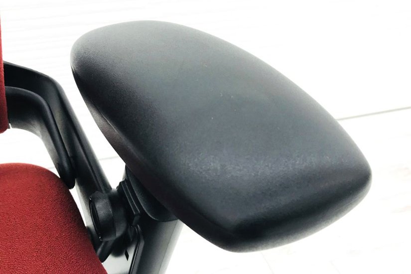 リープチェア 中古 オフィスチェア スチールケース リープ レッド Steelcase Leap 可動肘 クッション 布張り 中古オフィス家具 事務椅子画像