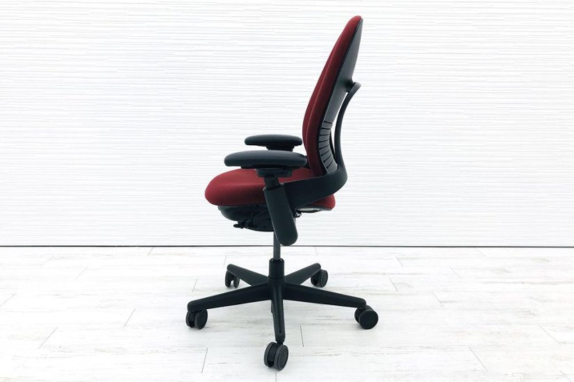 リープチェア 中古 オフィスチェア スチールケース リープ レッド Steelcase Leap 可動肘 クッション 布張り 中古オフィス家具 事務椅子画像