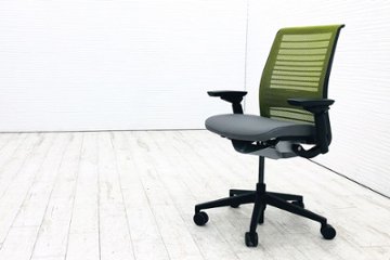 スチールケース シンクチェア 中古 2016年製 Steelcase Think 可動肘 中古オフィス家具 465A300 ワサビの画像