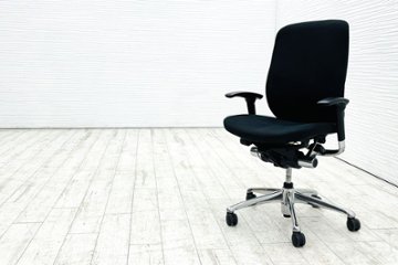 オカムラ ゼファーチェア 中古 ゼファー 中古オフィス家具OKAMURA  Zephyr クッション 可動肘 ブラックの画像