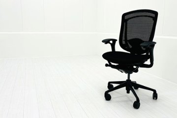 コンテッサチェア 中古 オカムラ Contessa 可動肘 座クッション 中古オフィス家具 事務椅子 エグゼクティブチェア ブラック の画像