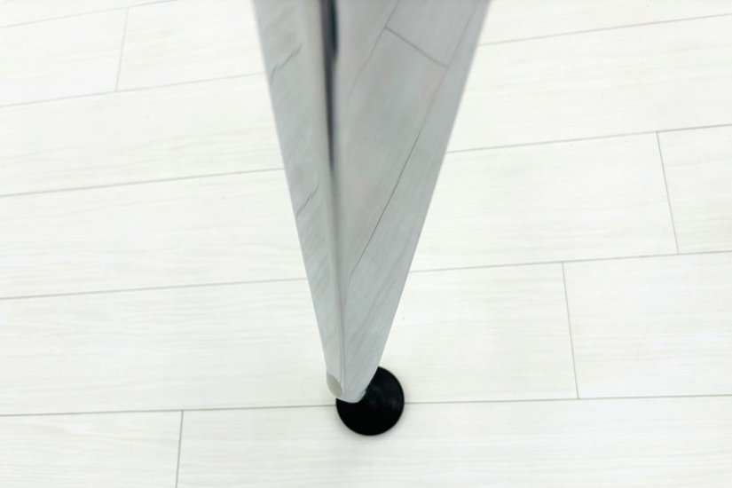 【ポリッシュ脚ピカピカ磨き有！】コクヨ サイビ SAIBI ブーメランデスク 中古 3段ワゴン付 120° 幅1200 中古オフィス家具 1200/740/720画像