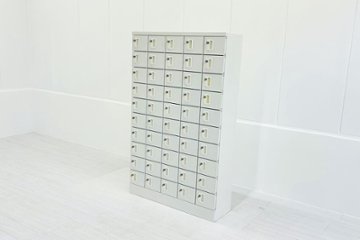 50人用 SEIKO 生興 小物入れロッカー 中古 貴重品ロッカー 貴重品保管庫 中古オフィス家具 1000/300/1600 シリンダー錠の画像