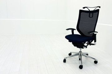 オカムラ バロンチェア 中古 2018年製 可動肘(アジャストアーム) ハイバック 座クッション 中古オフィス家具 ダークブルー OKAMURA Baronの画像