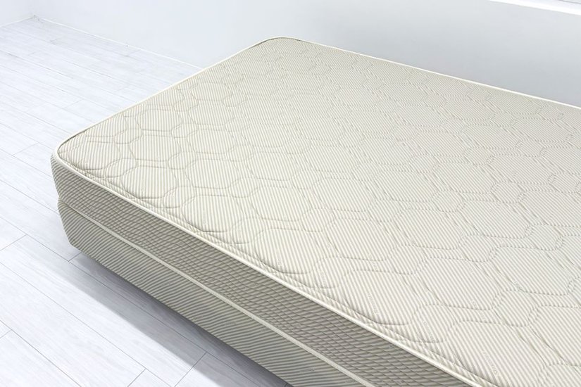 【土浦市倉庫引き取り限定】 セミダブル シモンズ ベッド 中古 展示品 幅1400mm SIMMONS ビューティーレスト 中古オフィス家具 1400/1950/460画像