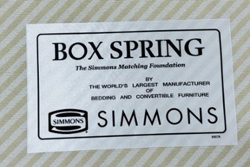 【土浦市倉庫引き取り限定】 セミダブル シモンズ ベッド 中古 展示品 幅1400mm SIMMONS ビューティーレスト 中古オフィス家具 1400/1950/460画像