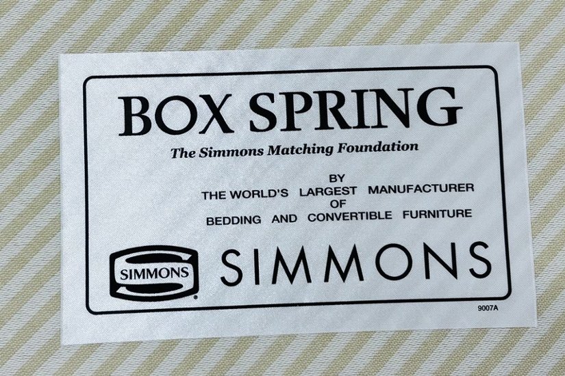 【土浦市倉庫引き取り限定】 セミダブル シモンズ ベッド 中古 展示品 幅1400mm SIMMONS ビューティーレスト 中古オフィス家具 1400/1950/460画像
