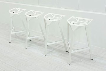 【4脚セット】MAGIS Stool_One Konstantin Grcic 中古 マジス スツールワン コンスタンチン・グルチッチ ミーティングチェア 中古オフィス家具 ホワイト系色の画像