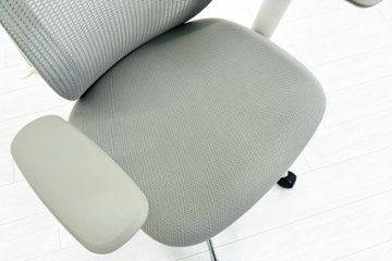 オカムラ シルフィーチェア 中古 2018年製 ハイバック 可動肘 OKAMURA Sylphy 中古オフィス家具 ライトグレー画像