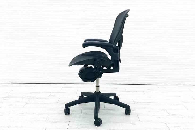 アーロンチェア 中古 Bサイズ フル装備 ハーマンミラー ポスチャーフィット メッシュ Herman Miller 中古オフィス家具 肘レバータイプ画像