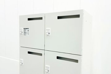 オカムラ 8人用ロッカー 中古 モバイルロッカー メール投函口 中古オフィス家具 900/450/1810 ホワイト ダイヤル錠画像