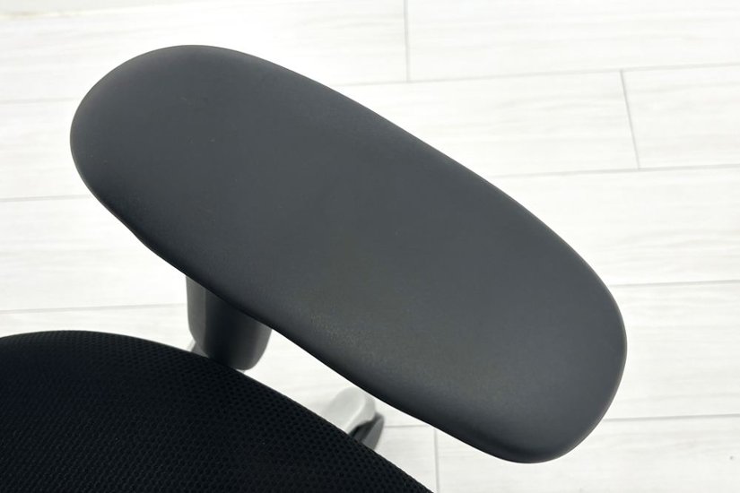 オカムラ サブリナチェア 中古 スマートオペレーション ヘッドレスト 中古オフィス家具 ブラック Sabrina Smart Operation画像