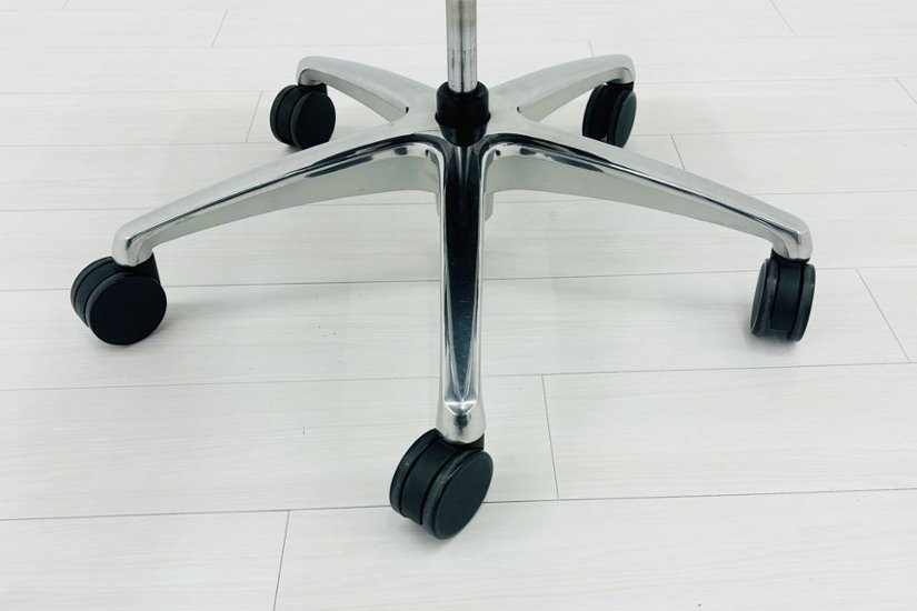 オカムラ サブリナチェア 中古 スマートオペレーション ヘッドレスト 中古オフィス家具 ブラック Sabrina Smart Operation画像