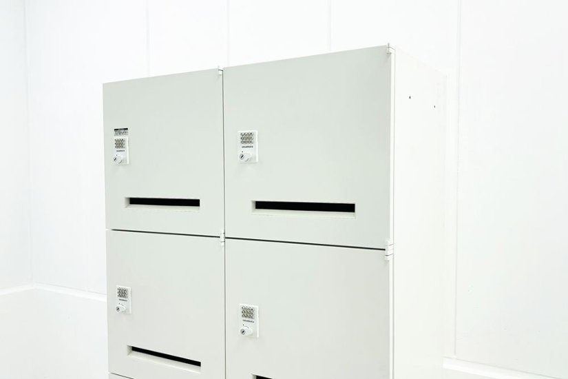 オカムラ レクトライン 8人用ロッカー 中古 モバイル収納 メール投函口 中古オフィス家具 900/450/1810 ホワイト プッシュ錠 電源コード付画像
